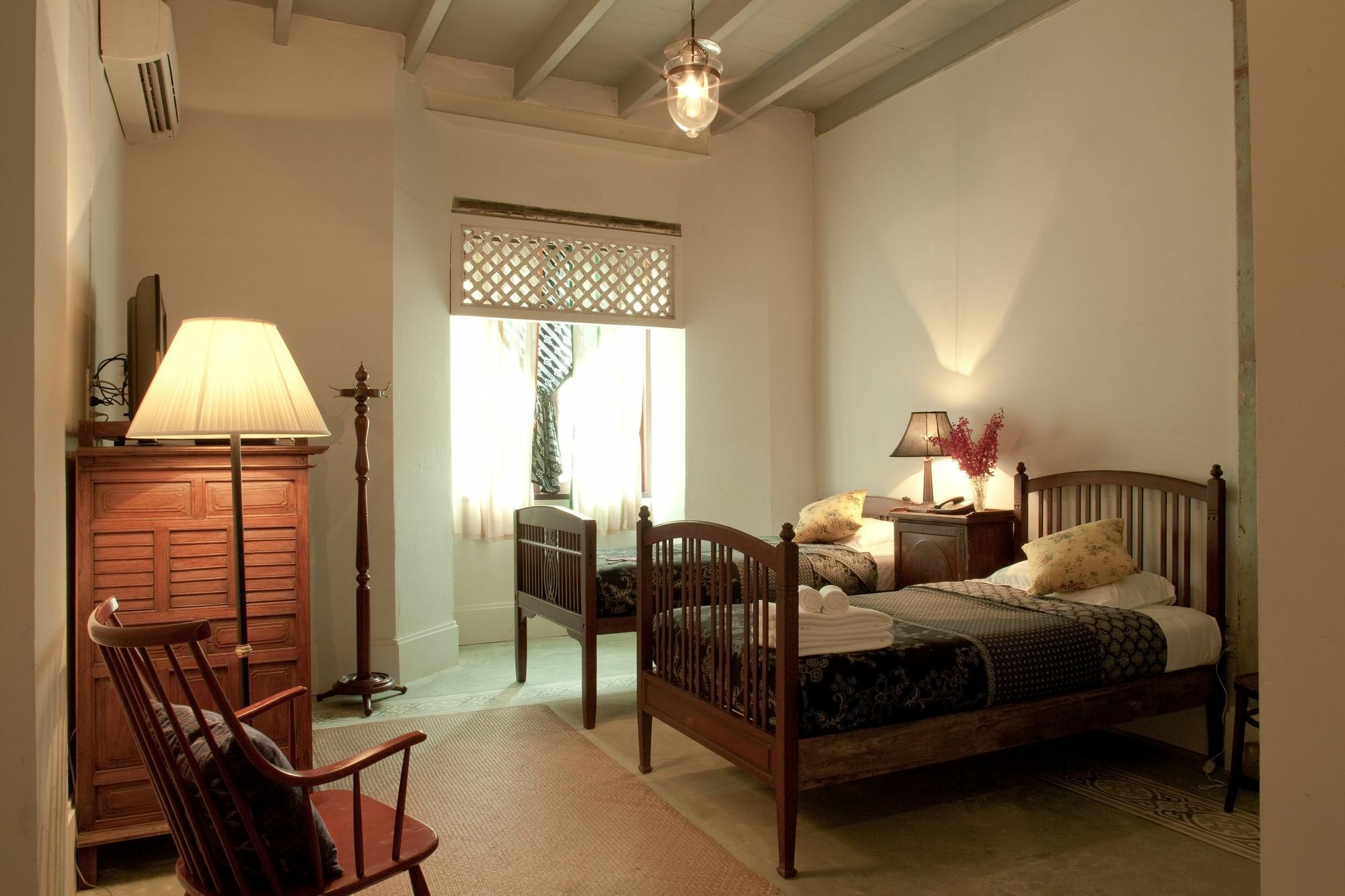 The Asadang Bed And Breakfast Bangkok Exterior photo