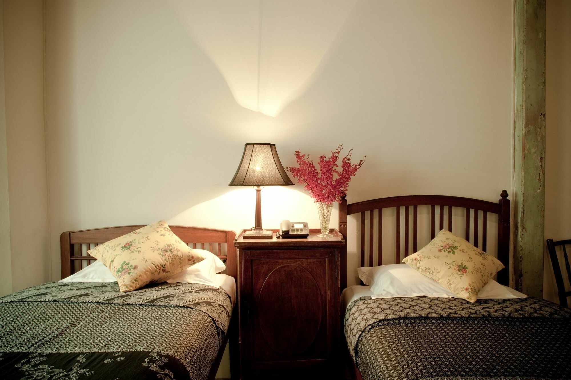 The Asadang Bed And Breakfast Bangkok Exterior photo